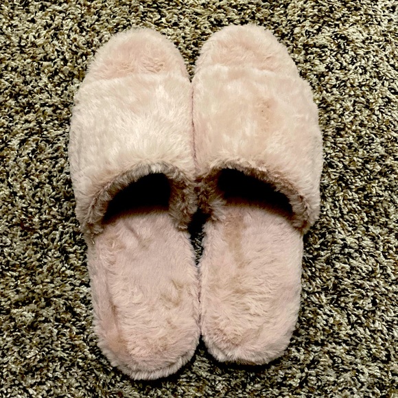 BearPaw | Shoes | Comfy Bear Paw House 